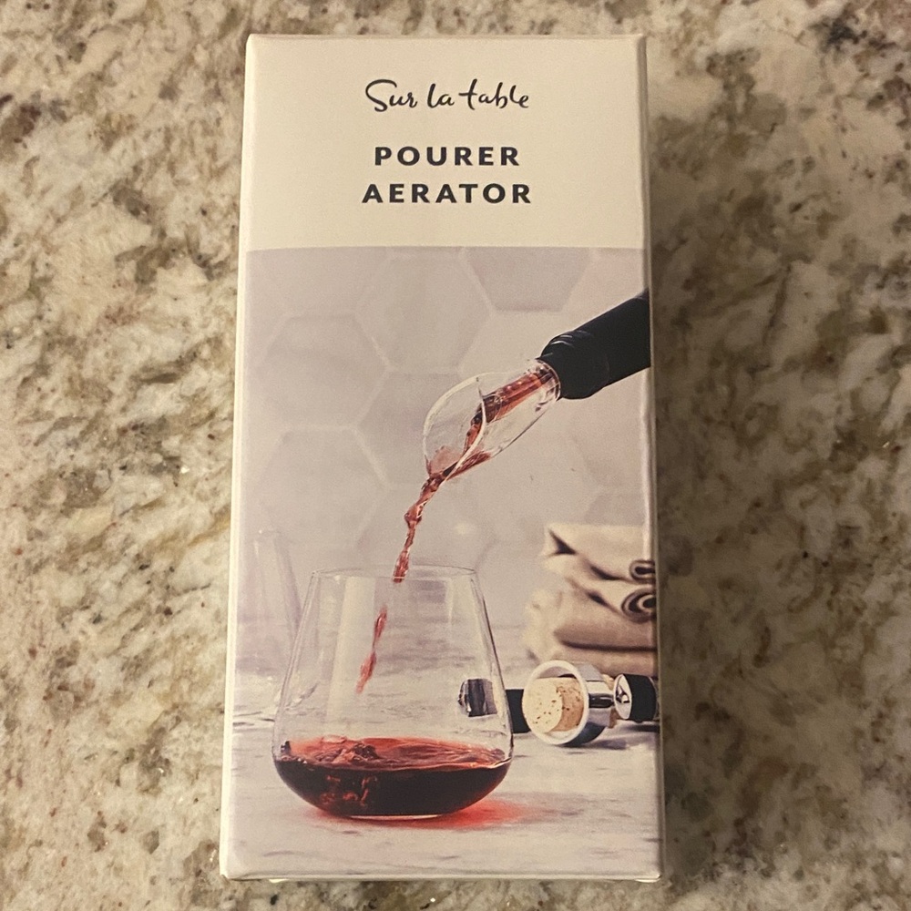 Sur La Table Wine Pourer Aerator NWT Acrylic & rubber 
4 3/4x 1 1/4
